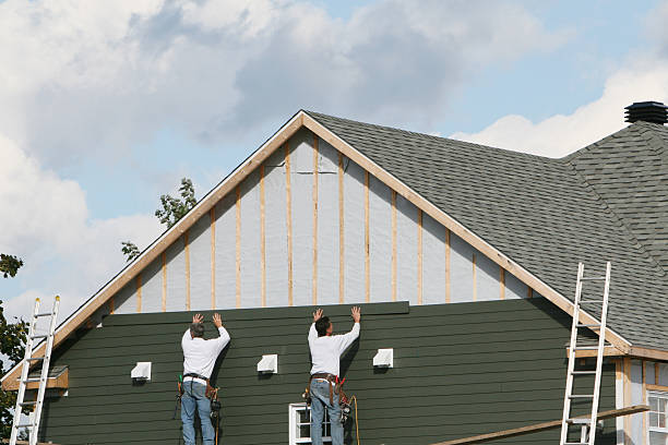 Professional Siding Contractor technician working in Long Lake, IL